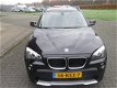 BMW X1 - 2.0 16V SDRIVE NAVI (occasion) ruisecontrol , Clima, PDC, Roofrails, 18 Inch Velgen - 1 - Thumbnail