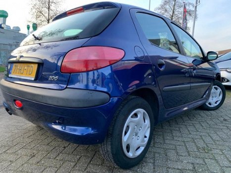 Peugeot 206 - 1.4 Gentry Airco 5drs. APK Blauw Elek. Ramen - 1