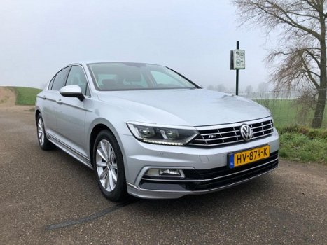 Volkswagen Passat - 1.6 TDI R edition Xenon Virtual cockpit - 1