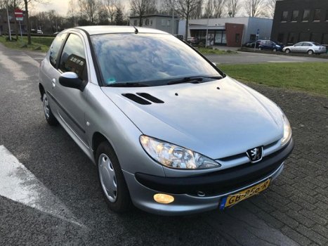 Peugeot 206 - 1.1 XR *APK*AIRCO - 1