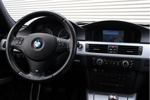 BMW 3-serie - 320i 170 PK High Executive M-Pakket (NAVIGATIE, CLIMATE, CRUISE, PDC, TELEFOON, M-SPOR - 1
