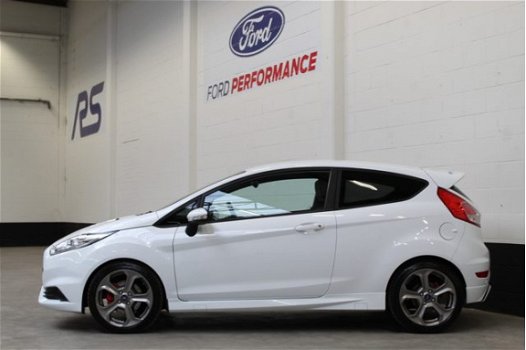 Ford Fiesta - 1.6 182pk ST2 Style Pack |Michelin banden|stoelverwarming|parkeersensoren|keyless| - 1