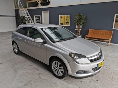 Opel Astra GTC - 1.8 Executive - Clima, Navi, Cruise, Leer, AUX, LM - 1