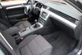 Volkswagen Passat - 1.6 TDI Highline 120 PK Navigatie Cruise Led Ergocomf stoelen Keyless start NL-a - 1 - Thumbnail