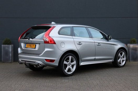 Volvo XC60 - 2.4 D5 AWD R-Design Navigatie| Xenon| Keyless| Trekhaak| PDC| Bluetooth| Leder| Stoelve - 1