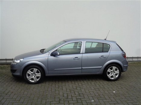 Opel Astra - 1.6 16V 5D 85KW Executive / Navi / 97.000 KM - 1