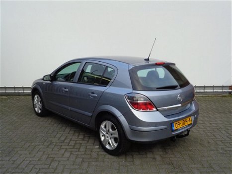 Opel Astra - 1.6 16V 5D 85KW Executive / Navi / 97.000 KM - 1