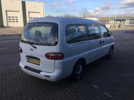 Hyundai H 200 - 2.4 lang 9seater BENZINE / 9 PERSOONS / RADIO CD - 1