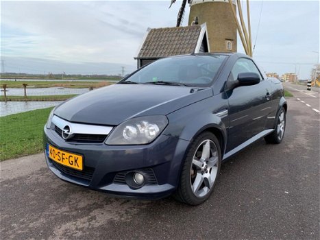 Opel Tigra TwinTop - 1.4-16V Linea Rosso AUTOMAAT 67000KM LEDER NAVI AIRCO - 1