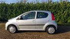 Peugeot 107 - 1.0-12V XS 5-drs Airco Toerenteller APK tot 01-'21 ond. boekje 2 sleutels - 1 - Thumbnail