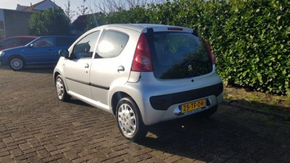 Peugeot 107 - 1.0-12V XS 5-drs Airco Toerenteller APK tot 01-'21 ond. boekje 2 sleutels - 1