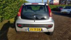 Peugeot 107 - 1.0-12V XS 5-drs Airco Toerenteller APK tot 01-'21 ond. boekje 2 sleutels - 1 - Thumbnail