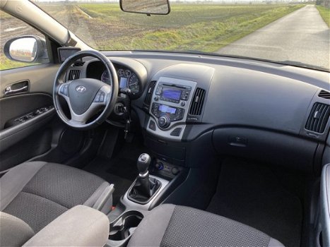 Hyundai i30 CW - 1.6i i-Motion Clima / Cruise / Nw-APK - 1