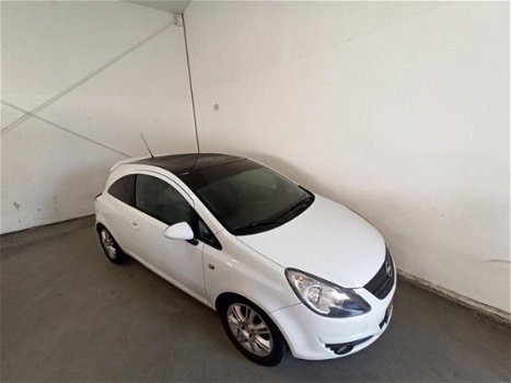 Opel Corsa - 1.4-16V Color Edition - 1