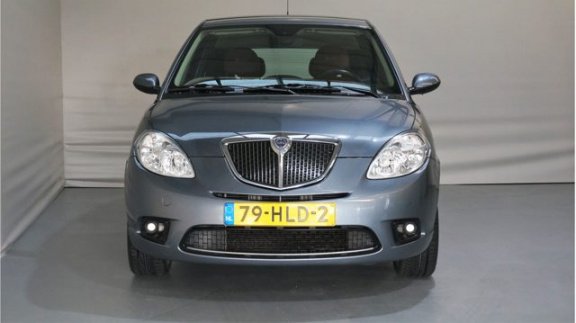 Lancia Y(psilon) - 1.4 Platino rijklaar - 1