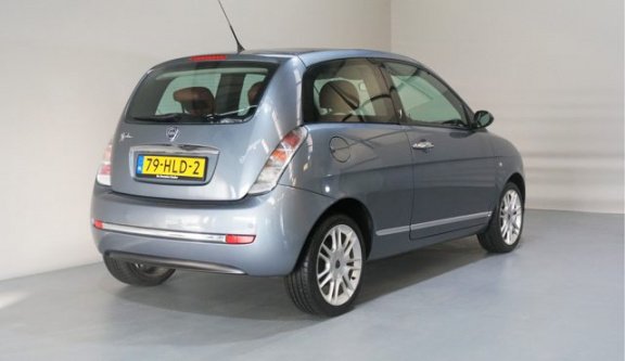 Lancia Y(psilon) - 1.4 Platino rijklaar - 1