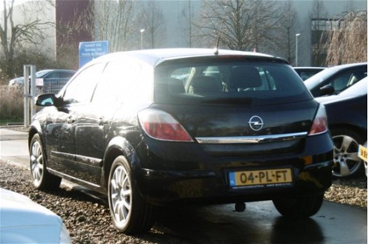 Opel Astra - 1.4 Enjoy M2005 ZWART NAP/AIRCO/LMVELG/APK 9-2020 - 1