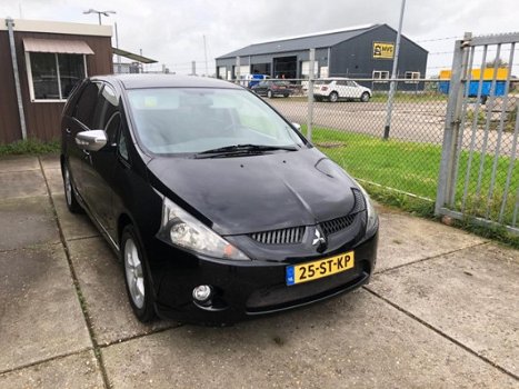 Mitsubishi Grandis - 2.4-16V Intense 7 persoons zwart apk nap - 1