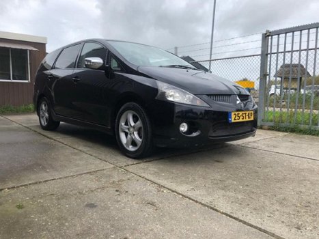 Mitsubishi Grandis - 2.4-16V Intense 7 persoons zwart apk nap - 1