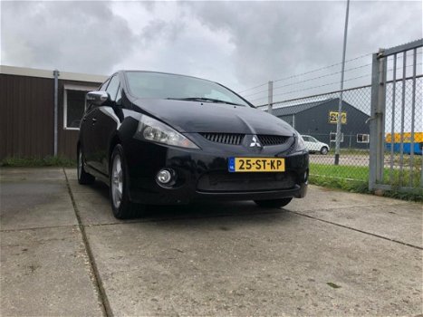 Mitsubishi Grandis - 2.4-16V Intense 7 persoons zwart apk nap - 1