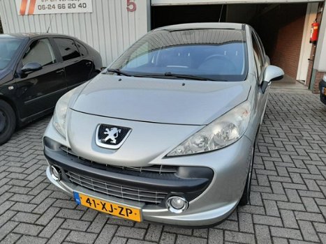 Peugeot 207 - 1.6 VTI 120 pk - 1