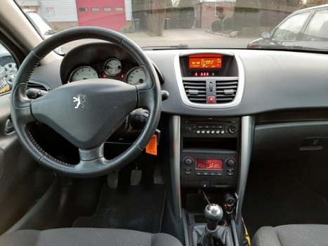 Peugeot 207 - 1.6 VTI 120 pk - 1