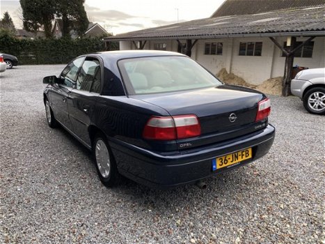 Opel Omega - 2.2i-16V Business Edition | Automaat | Cruise Control | Autom. Airco | Xenon | Trekhaak - 1