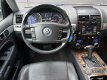 Volkswagen Touareg - 3.6 V6 FSI Highline Luchtvering Clima Xenon NL-Auto - 1 - Thumbnail
