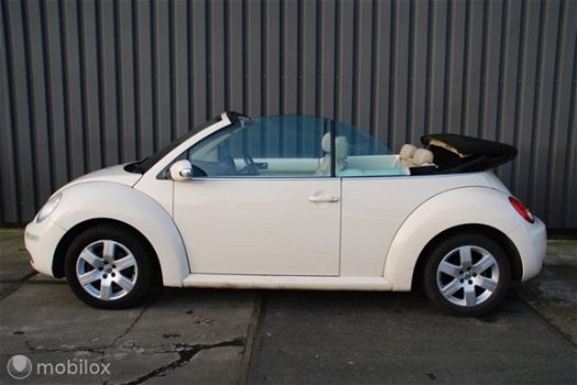 Volkswagen New Beetle Cabriolet - 1.6 Highline - 1