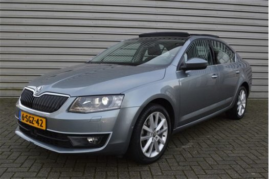 Skoda Octavia - 1.4 TSI 140PK ELEGANCE BUSINESSLINE PANORAMADAK-ECC-NAVIGATIE-PDC - 1