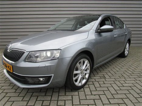 Skoda Octavia - 1.4 TSI 140PK ELEGANCE BUSINESSLINE PANORAMADAK-ECC-NAVIGATIE-PDC - 1