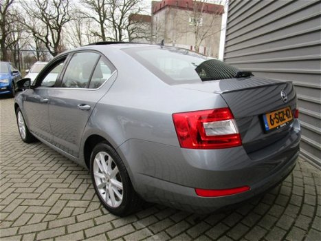 Skoda Octavia - 1.4 TSI 140PK ELEGANCE BUSINESSLINE PANORAMADAK-ECC-NAVIGATIE-PDC - 1