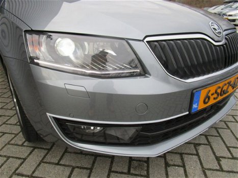 Skoda Octavia - 1.4 TSI 140PK ELEGANCE BUSINESSLINE PANORAMADAK-ECC-NAVIGATIE-PDC - 1