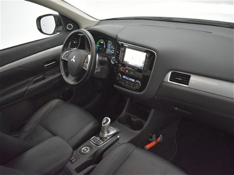 Mitsubishi Outlander - 2.0 PHEV 4WD CVT 5P Instyle | Leder | Navi | Trekhaak | Incl. BTW | - 1