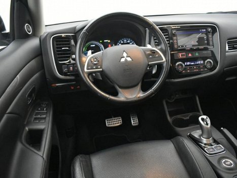 Mitsubishi Outlander - 2.0 PHEV 4WD CVT 5P Instyle | Navi | Leder | INCL. BTW | - 1
