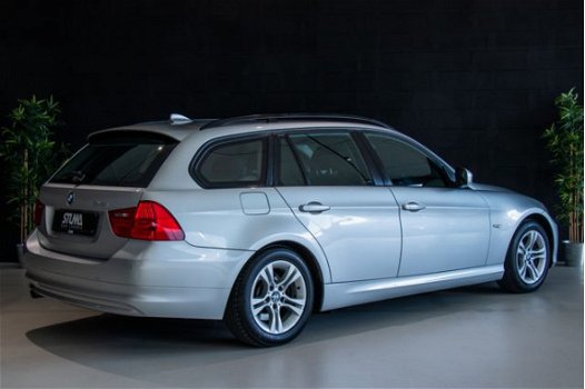 BMW 3-serie Touring - 316i Business Line | Climate control | PDC | Groot navigatie | NAP | Dealer on - 1