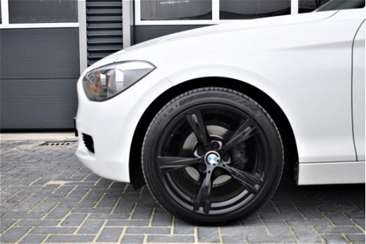 BMW 1-serie - 118d / 5-DEURS / NAVI / CLIMA / SPORTSTOELEN / PARELMOER - 1