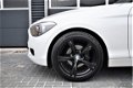 BMW 1-serie - 118d / 5-DEURS / NAVI / CLIMA / SPORTSTOELEN / PARELMOER - 1 - Thumbnail