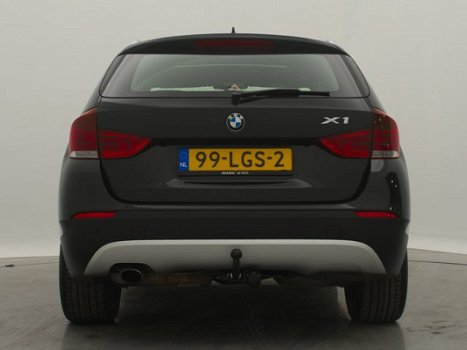 BMW X1 - sDrive18i Executive AUTOMAAT / NAVI / AIRCO-ECC / LEDER / PANORAMADAK / PDC / LMV / TREKHA - 1