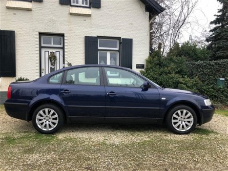 Volkswagen Passat - 1.8-5V Clima/Elek-ramen/Zeer nette auto - 1