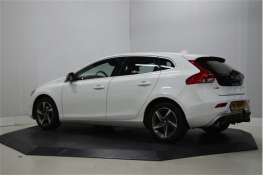 Volvo V40 - 2.0 D2 R-Design Business Navi, Xenon, Clima, Cruise, Pdc, Trekhaak - 1