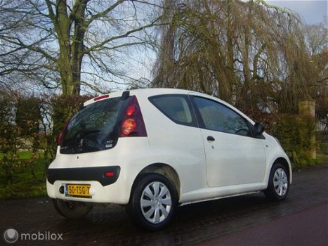 Peugeot 107 - Bwj 2012 ( 86.104 KM/AIRCO ) APK 2021 PLAATJE - 1