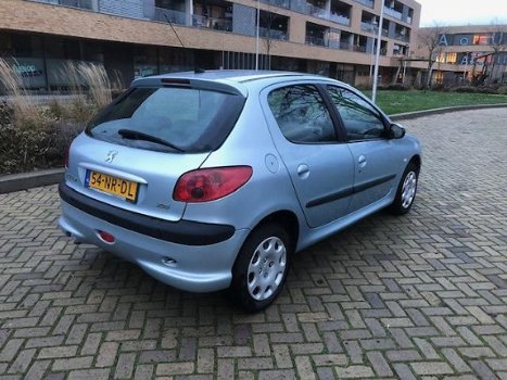 Peugeot 206 - 1.4-16V Gentry Premium - 1