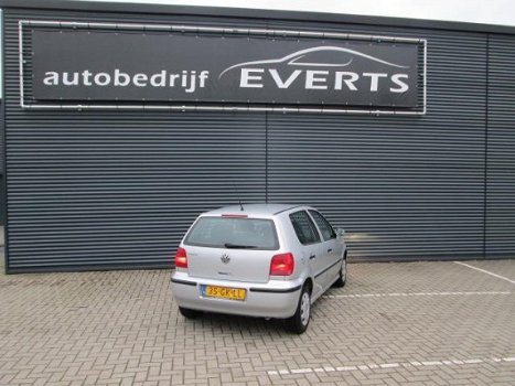 Volkswagen Polo - 1.4 Comfortline 5 deurs zeer nette auto met boekjes staat voor leuke scherpe prijs - 1