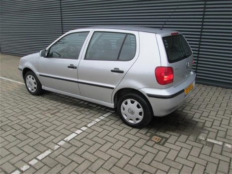 Volkswagen Polo - 1.4 Comfortline 5 deurs zeer nette auto met boekjes staat voor leuke scherpe prijs - 1