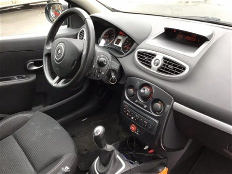 Renault Clio - 1.2 16v Collection Airco, Cruise, 15'' Lichtm. velg - 1