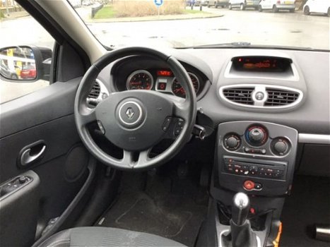 Renault Clio - 1.2 16v Collection Airco, Cruise, 15'' Lichtm. velg - 1