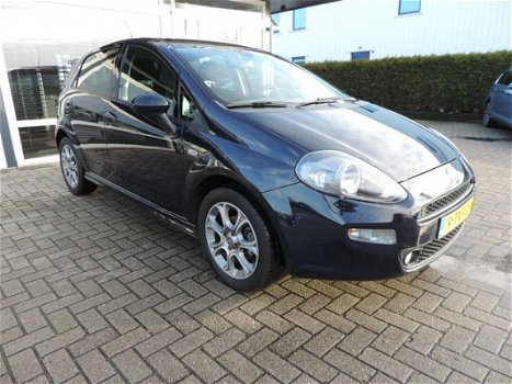 Fiat Punto Evo - 0.9 TwinAir Lounge 50 procent deal 2.725, - ACTIE Clima / Cruise / Lmv /pdc - 1