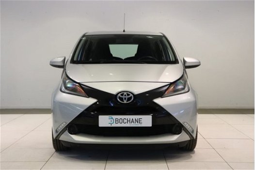 Toyota Aygo - 1.0 VVT-i 70PK x-play Airco Radio-USB PDC Camera BlueTooth Cruise - 1