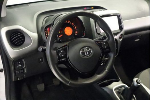 Toyota Aygo - 1.0 VVT-i 70PK x-play Airco Radio-USB PDC Camera BlueTooth Cruise - 1